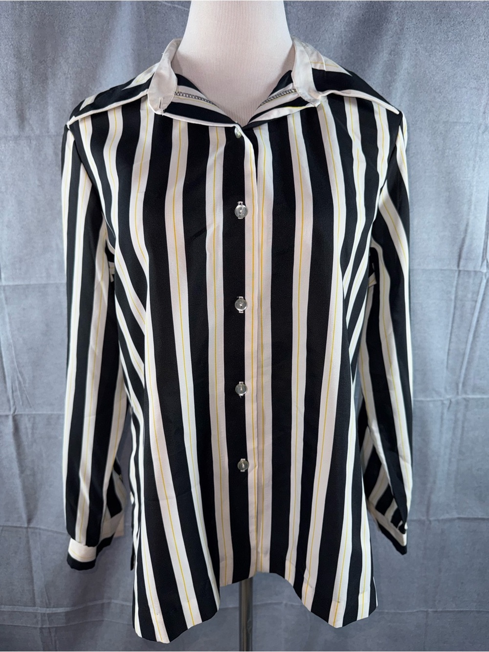 3162-70s Alex Colman Women’s Black & White Vertical Stripe Button-Down Shirt